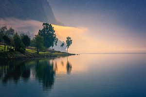 Sonnenaufgang Lovatnet, Norwegen