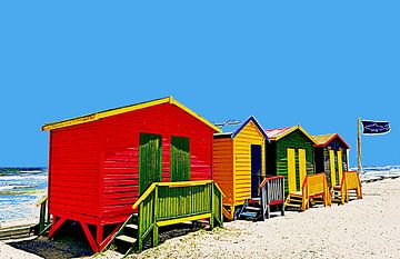 kleurrijke kleedkamers op het strand in Muizenberg mixed media van Werner Lehmann