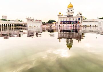 Gurudwara Bangla Sahib, Neu-Delhi, Indien von Leonie Broekstra