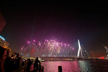 Nieuwjaar 2015 rond Erasmusbrug en De Rotterdam von Fons Simons