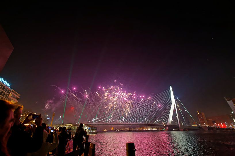 Nieuwjaar 2015 rond Erasmusbrug en De Rotterdam van Fons Simons