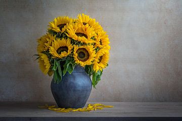 Stilleven met zonnebloemen