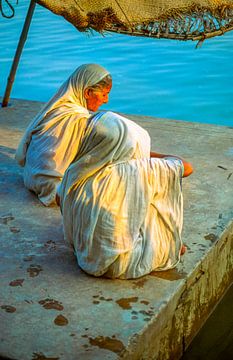 two women on the Ganges, India by Jan Fritz