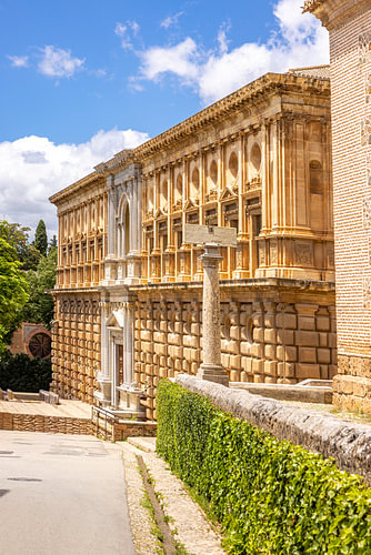 Renaissancefassade des Palasts Karls V.