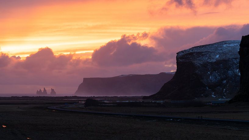 Kustlandschap bij zonsondergang van Alexander Ludwig