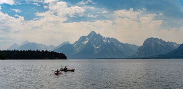 Grand Teton National Park, kajakkers op Jackson Lake van Jeroen van Deel