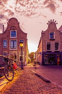 Oudegracht Utrecht in de zon van Robert van Walsem