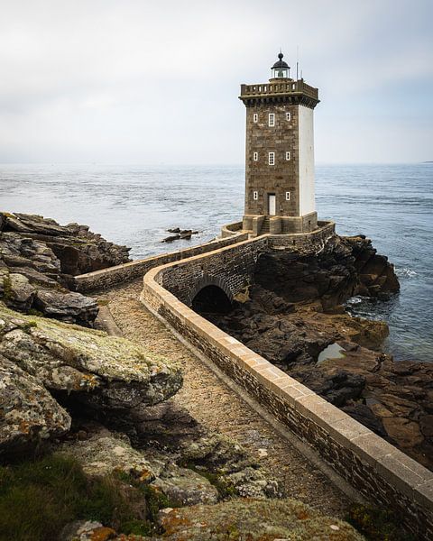 Steinweg zum Kermorvan-Leuchtturm von OCEANVOLTA