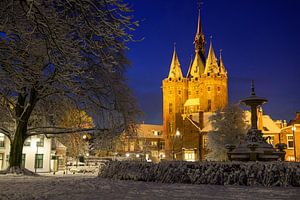 Zwolle Sassenpoort altes Stadttor an einem kalten Winterabend wi