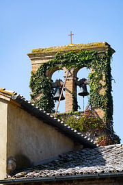 Die Kirchenglocken in Bagno Vignoni bei San Quirico d’'’Orcia in der Toskana, Italien. von André Blom Fotografie Utrecht