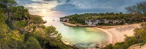 Eiland Mallorca met Cala Llombards baai bij zonsopgang