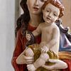 Kleurrijk beeld van Heilige Maria met kindje van Hilda Weges