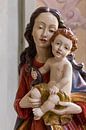 Kleurrijk beeld van Heilige Maria met kindje van Hilda Weges thumbnail