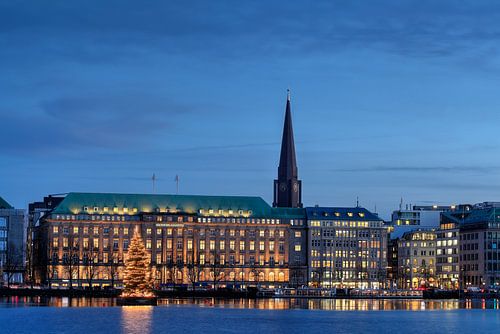 Ballin-Haus, Binnenalster, Firmensitz der Reederei Hapag-Lloyd, abenddämmerung, Weihnachtsbeleuchtun
