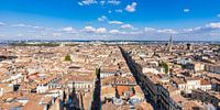 Uitzicht over de oude stad van Bordeaux in Frankrijk van Werner Dieterich thumbnail