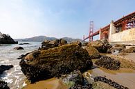 Gold Gate Bridge Rocks 2 - San Francisco van Remco Bosshard thumbnail
