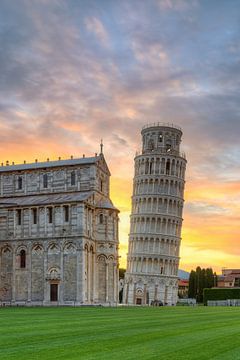 The Leaning Tower of Pisa at sunrise van Michael Valjak