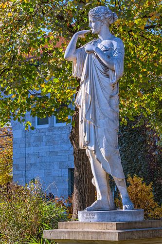BADEN-WÜRTTEMBERG : STATUE DANS LE JARDIN DU CHÂTEAU DE STUTTGART