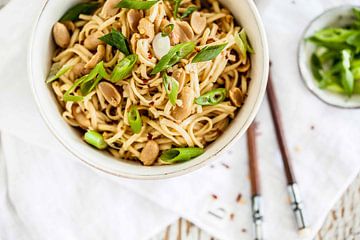 Peanut noodles with chilli and spring onion by Nina van der Kleij