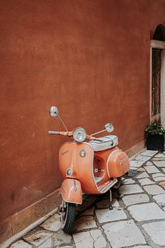 Vespa scooter | Corfu | Griekenland van Inge van Tilburg