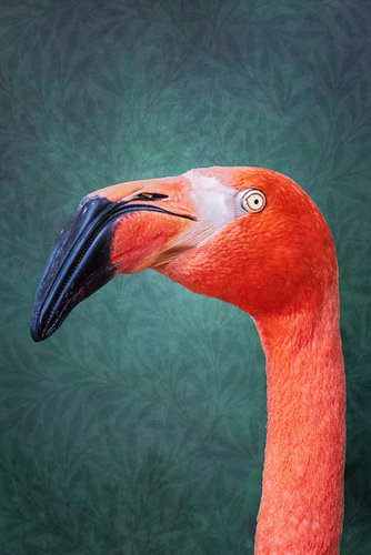 Elegante Roze Flamingo op een Donkergroene Botanische Achtergrond