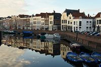 Middelburg weerspiegelt. Middelburg reflète. Middelburg spiegelt sich wider. Middelburg reflects