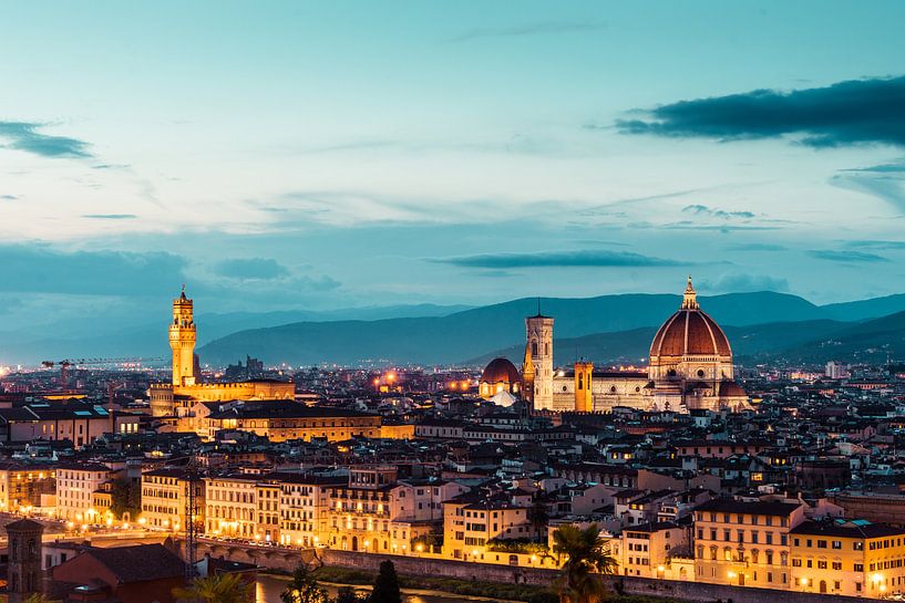 Die Kathedrale von Florenz und der alte Palast in Florenz am Abend von Atelier Liesjes