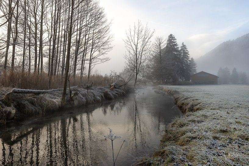 Mistig landschap in Farchant van Christina Bauer Photos
