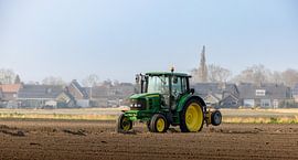 L'agriculture en action : le tracteur John Deere dans les champs sur Triki Photography