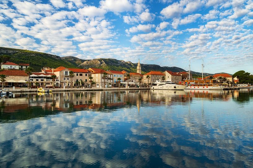 Panorama Stadt Jelsa auf der Insel Hvar in Kroatien morgens von Daniel Pahmeier