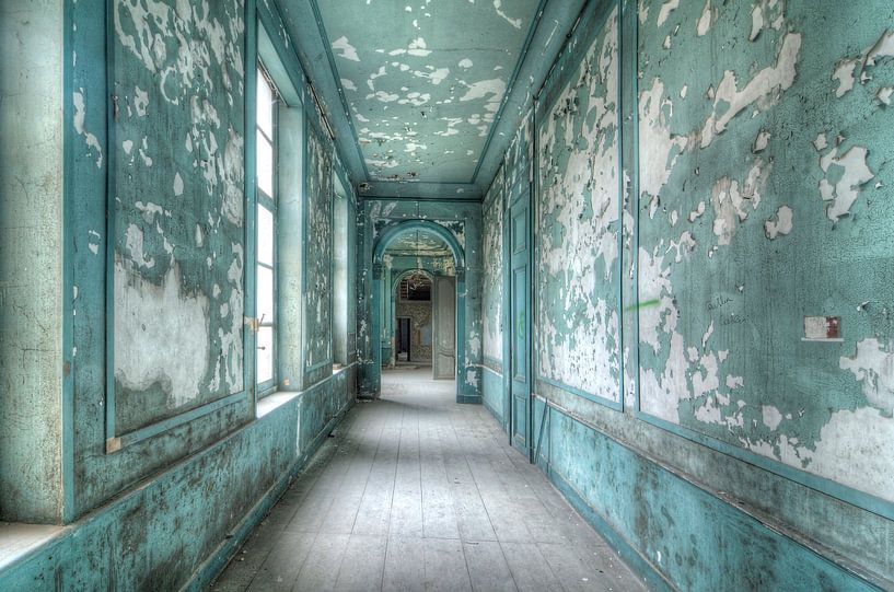 urbex green hall by Henny Reumerman