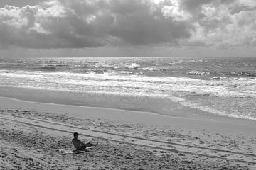 Lonely surf by Inge Hogenbijl