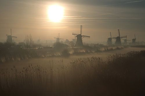 Kinderdijk bij zonsopkomst van Joost Hinderdael