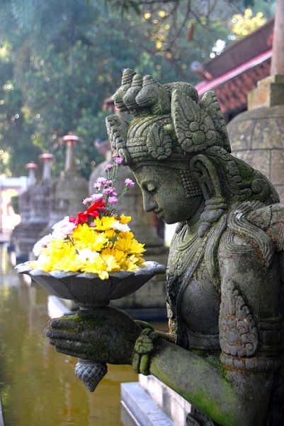 Praying sculpture Indonesia by Irene Colen