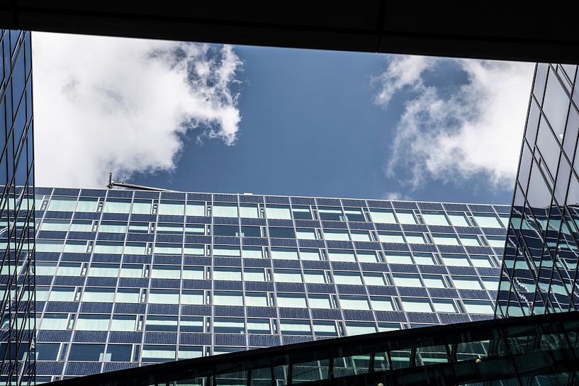 Minimalism in Utrecht station area: City Office by De Utrechtse Internet Courant (DUIC)