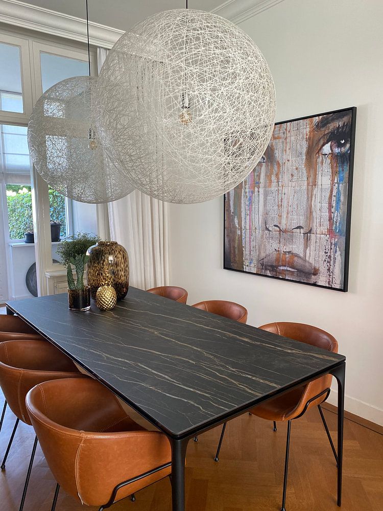 Amongst it all  van LOUI JOVER 