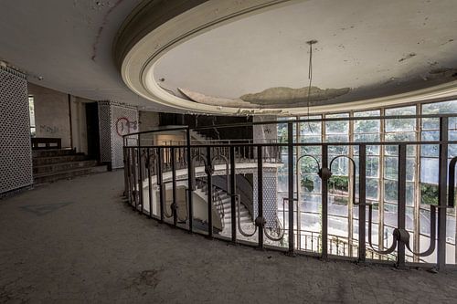 Decay staircase