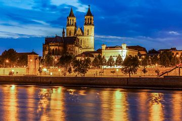 Cathedral and Fürstenwall in Magdeburg by night by Werner Dieterich