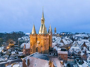 Zwolle Sassenpoort oude stadspoort tijdens een koude winterochtend