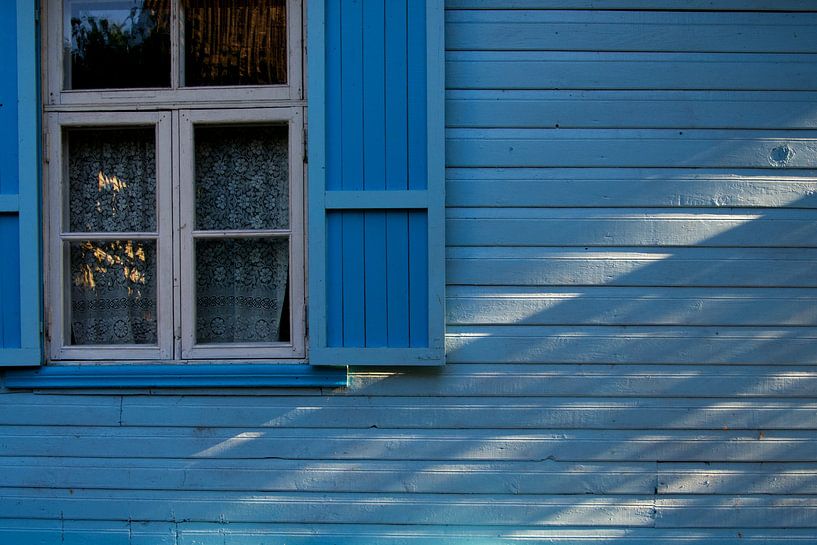Blue facade by Hans Lok