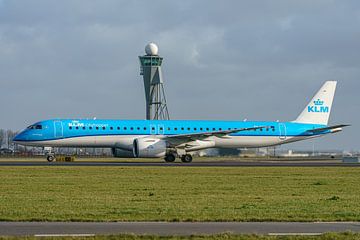 KLM Cityhopper Embraer E195-E2 (PH-NXH). by Jaap van den Berg