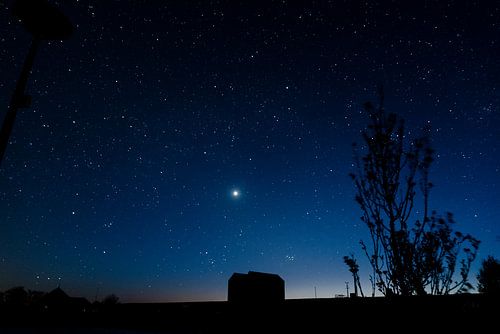 Nacht mit Sternen und Mond
