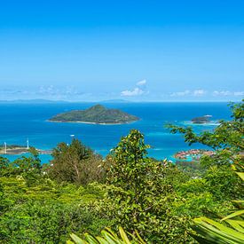 Prachtig uitzicht over de binneneilanden van de Seychellen van Peter Baier