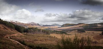 Laggan en de Cairngorms vanaf Dun da Lahm van Luis Boullosa