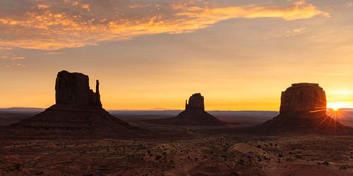 Monument Valley at sunrise, Arizona, USA