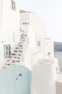 Weißes Haus auf Santorini mit blauer Tür | Fine Art Photo Print