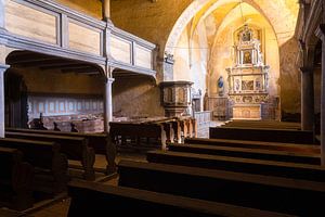 Verlassene Kirche im Verfall.