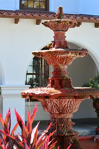 Mooie fontein bij restaurant Columbia