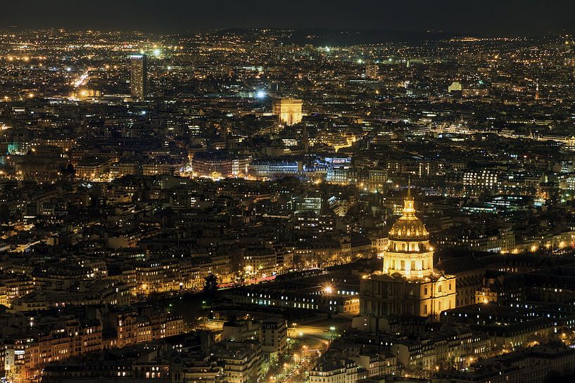 Nachtelijk uitzicht over Parijs van Dennis van de Water