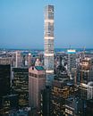 Blick auf die Skyline von New York während der Blauen Stunde kurz nach Sonnenuntergang in Manhattan von Michiel Dros Miniaturansicht